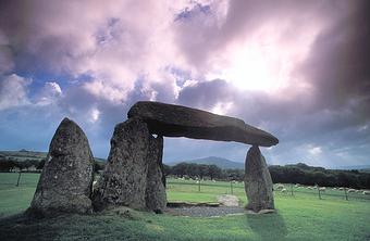 dolmen Pentre-Ifan � Dyfed, Nevern chez Fishguard, Wales / hunebed Pentre-Ifan bij Fishguard, Wales / Dolmen Pentre-Ifan bei Fishguard, Wales / dolm�n Pentre-Ifan cerca de Fishguard, Wales