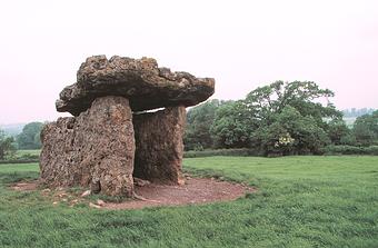 Tombe St. Lythans en South Glamorgan, � St. Nicholas chez Cardiff, Wales / hunebed St. Lythans bij Cardiff, Wales / Dolmen St. Lythans bei Cardiff, Wales / dolm�n St. Lythans cerca de Cardiff, Wales