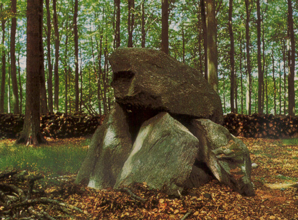 Dolmen chez Gr�fte sur l'�le de Z�lande (Sj�lland) / Dolmen nahe Gr�fte auf der Insel Seeland (Sj�lland) / Hunebed bij Gr�fte op het eiland Zeeland (Sj�lland) / El dolm�n cerca de Gr�fte en Sj�lland / J�ttestue ved Gr�fte p� Sj�lland
