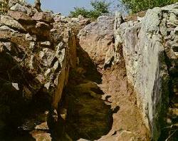 Dolmen d'Albarosa chez Bari / Hunebed van Albarosa bij Bari / Gro�steingrab von Albarosa bei Bari / Dolm�n de Albarosa cerca de Bari