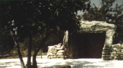 Dolmen Dei Paladini near Bari / Hunebed Dei Paladini bij Bari / Dolmen de Dei Paladini chez Bari / Gro�steingrab Dei Paladini bei Bari / Dolm�n de Dei Paladini cerca de Bari