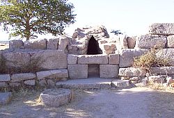 Dolmen Madau 1 chez Fonni / Hunebed Madau 1 bij Fonni / Gro�steingrab Madau 1 bei Fonni / Dolm�n de Madau 1 cerca de Fonni