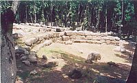 Dolmen de Lanusei 2 chez Seleni / Hunebed van Lanusei 2 bij Seleni / Gro�steingrab von Lanusei 2 bei Seleni / Tumba megal�tica de Lanusei 2 cerca de Seleni