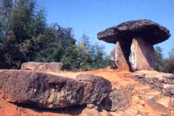 Another dolmen in Korea / dolmen en Cor�e / hunebed in Korea / Dolmen in Korea / dolm�n en Corea