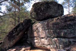 dolmen de Hwasun  Chlla-namdo / hunebed van Hwasun in Chlla-namdo / Dolmen von Hwasun in Chlla-namdo / dolmn de Hwasun en Chlla-namdo