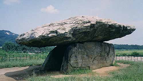 dolmen de Kanghwa / hunebed van Kanghwa / Dolmen von Kanghwa / dolm�n de Kanghwa
