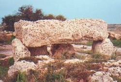dolmen sur l'�le de Malta / hunebed op Malta / Dolmen auf der Insel Malta / dolm�n sobre Malta