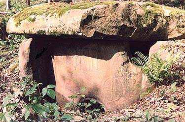 Le groupe Chernomorka des Dolmen dans la R�gion Sochi / De Chernomorka hunebeddengroep in de Regio Sochi / Die Chernomorka Gr�bergruppe in die Region Sochi / El grupo dolm�nico da Chernomorka en la regi�n de Sochi