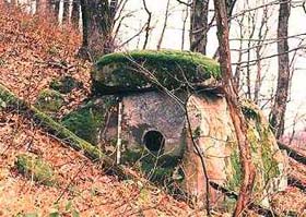 dolmen no. 6 du Groupe Wolf Rock / hunebed nr. 6 van de Wolf Rock-groep / Dolmen Nummer 6 der Wolf Rock Gruppe / dolm�n no. 6 del Gruppo Wolf Rock