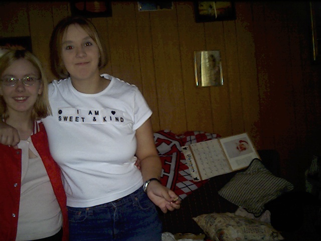 Jamie and her sister, Jessie. Jessie's shirt is a LIE!! lol....