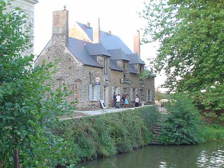 Creperie on edge of lake