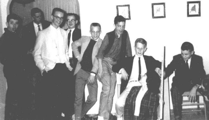 mhutch08.jpg (33152 bytes)