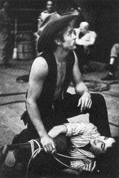 Tying up Elizabeth Taylor