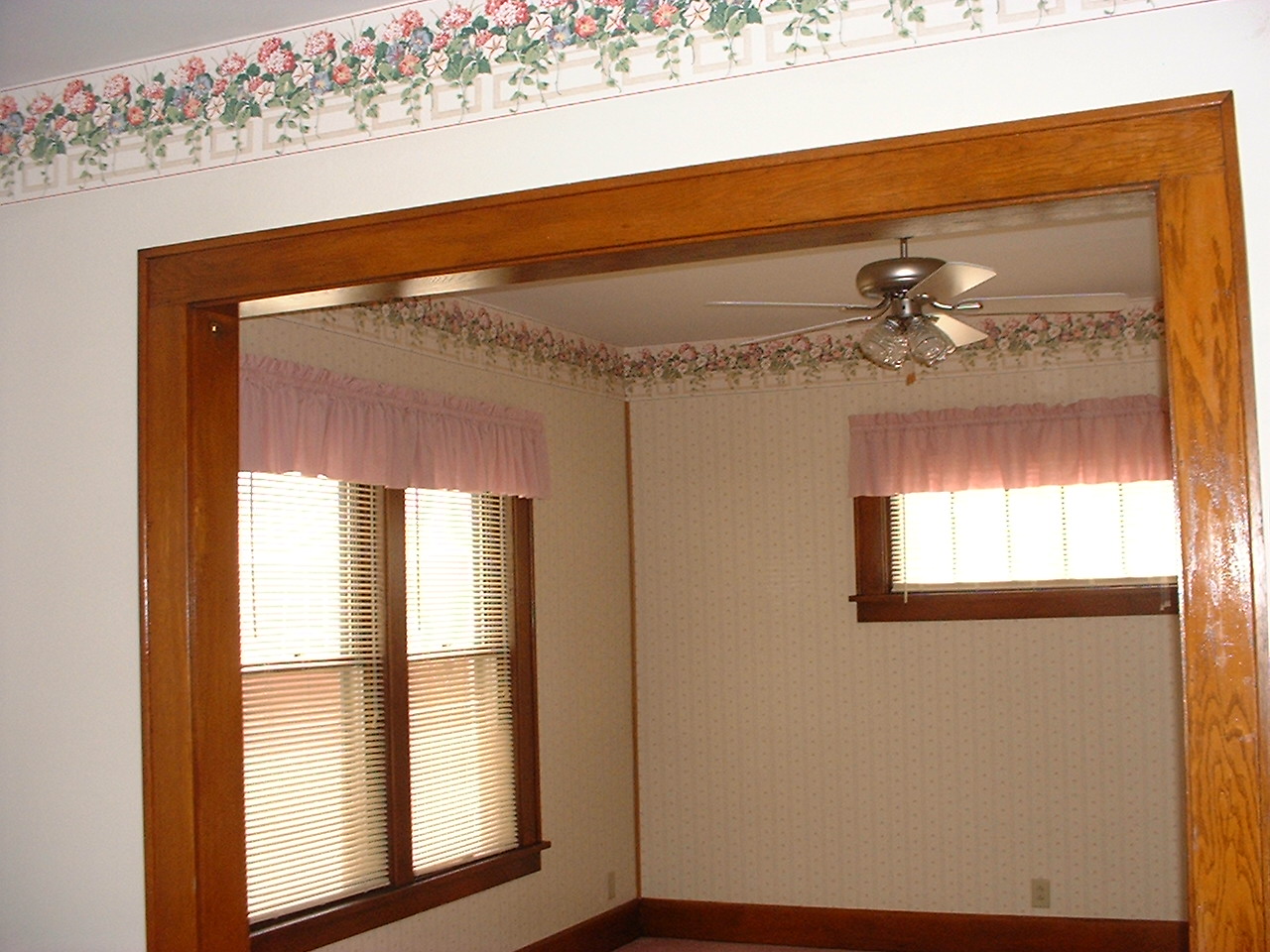 click here to see more pictures of the dining room