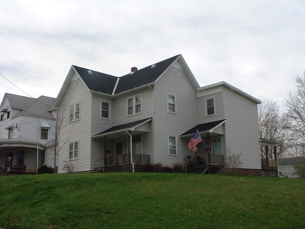 click here to go on a virtual tour of the duplex at 161 W Main