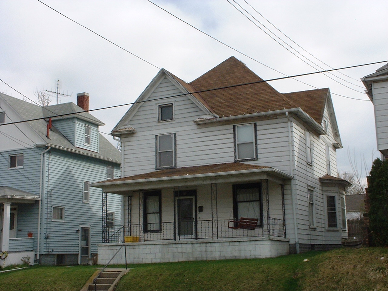 click here to go on a virtual tour of 268 W Broadway