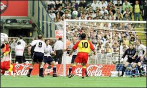 Nick Wright scores with an overhead kick at Wembley in May 1999