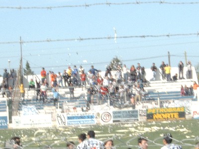 Cipolleti fans making a mess
