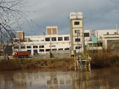 The factory on the other side of the Rio Chubut, oddly missing from tourist brochures