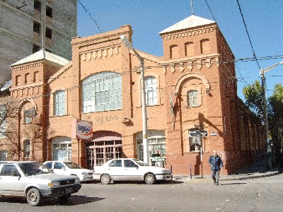 Asosacion San David building from across the street
