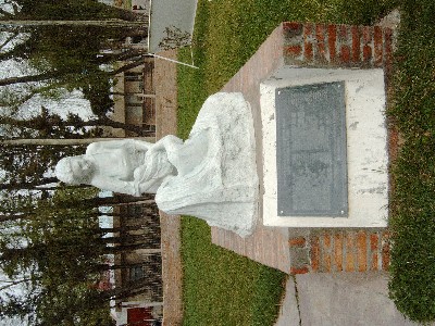 Monument to the residents of 28 de Julio