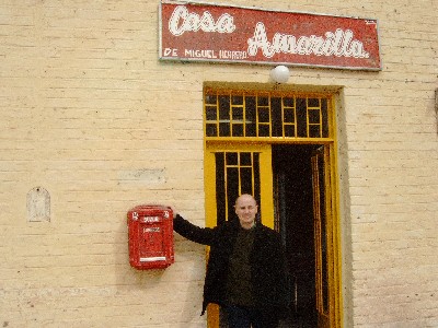 Carwyn outside Casa Amarilla, the oldest building in 28 de Julio