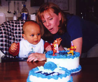 Hurry momma, before the the cake melts!