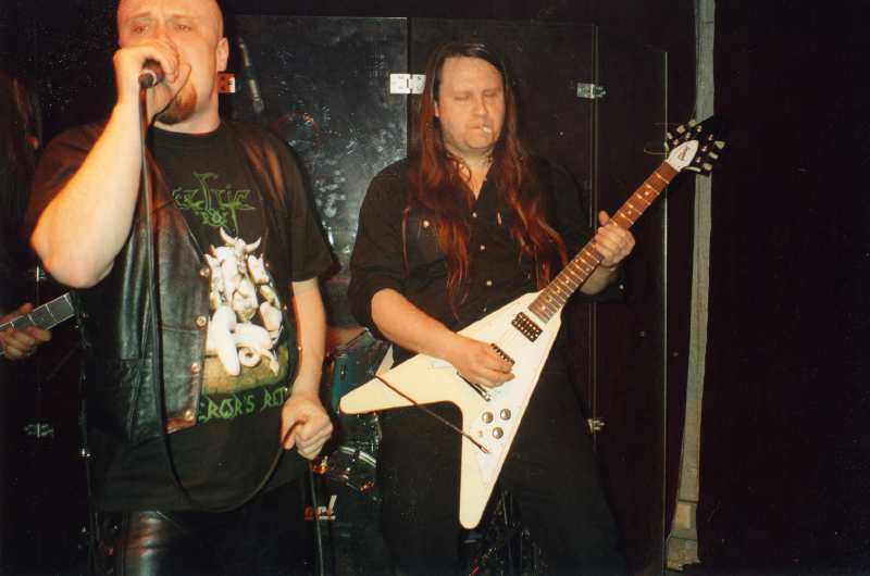 DEAD MEN TELL NO TALES plays MOT�RHEAD 26.3.05. 