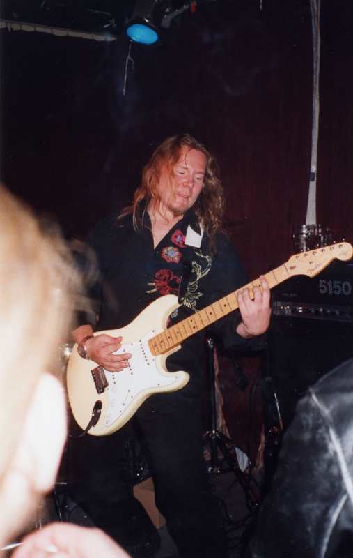 HOUSE OF MIRRORS 25.09.04.