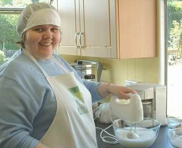 An IDEAs Member helps in the kitchen