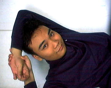 Actually, I didn't laying down, is rotated picture, HAHAHAHA!!!!