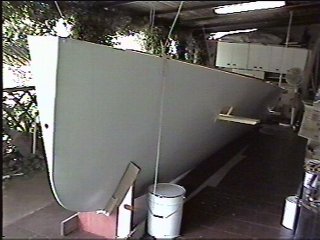 Maggio 2002 - Vista della prua - Il puntino  il foro di scolo dell'acqua del gavone ancora