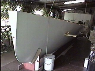 Maggio 2002 - Vista della prua - Il puntino � il foro di scolo dell'acqua del gavone ancora
