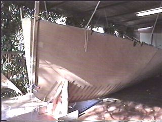 Novembre 2001 - Incollaggio dritto di prua 