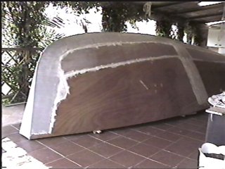 Gennaio 2002 - Resinatura esterna giunzione pannelli e chiglia