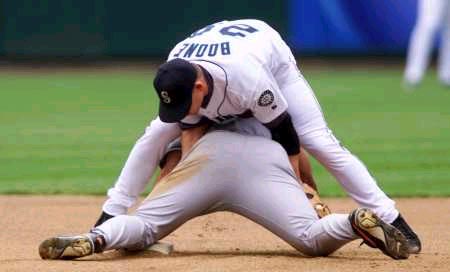 BretWeirdPosition.jpg (18024 bytes)