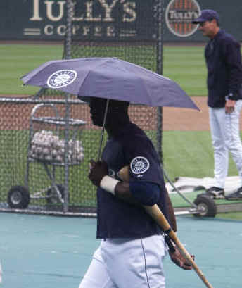 Cammy-umbrella.jpg (34971 bytes)