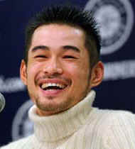 Ichiro-PressLaugh.JPG (10843 bytes)