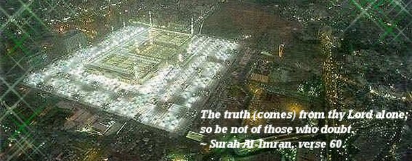 A picture of The Prophet's Mosque in Madina at night.
