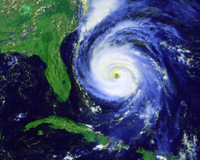 Cicl�n sobre el Caribe (72 Kb/jpg)