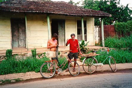 Ponche en El Rinc�n. La Habana (1997) 58 Kb/jpg