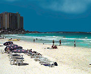 playacancun.jpg (14935 bytes)