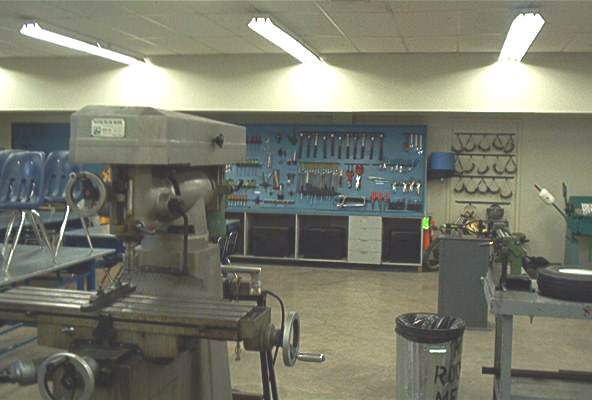 Milling machine and tool panel