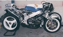 Naked shot of my RC30,  HRC upper rad is big!