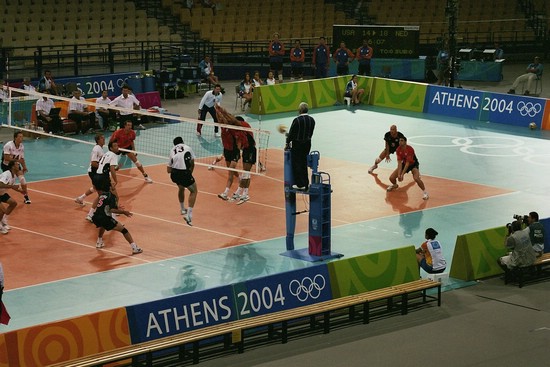 2004-Ath-05-14-volleybal-NL-USA-blok