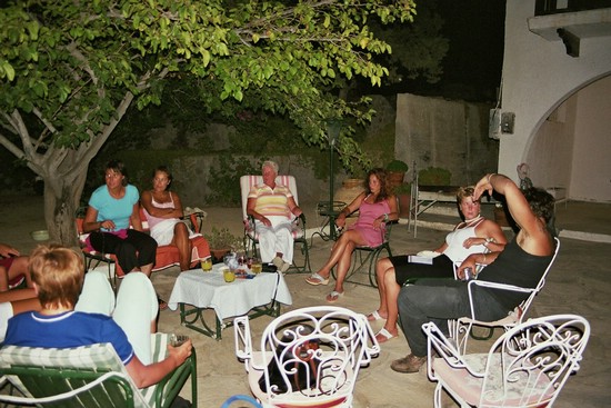 2004-Ath-06-23-terras_huis_Costas