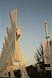 2004-Ath-05-37-Olympisch_terrein-golvende_wand-vlam