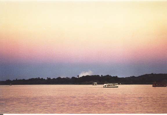 Zam-13-36-VicFalls-boozecruise