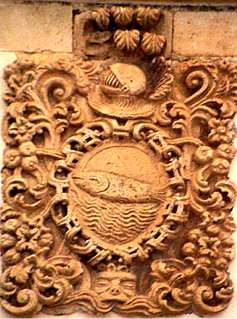 Escudo de la villa esculpido en parez del Ayuntamiento