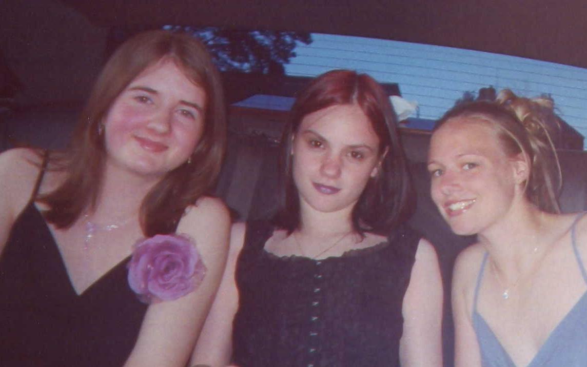 Helen, me and claire in the limo =)
